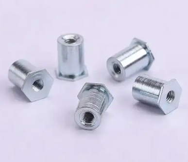  Piezas de estampado de chapa de matriz de color natural con soporte de un solo lado